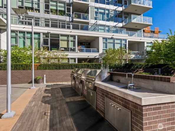 583 Battery Street 1202N, Seattle WA 98121