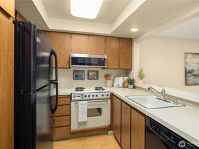 9504 Ravenna Avenue NE 203, Seattle WA 98115