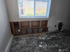 8405 24th Avenue SW, Seattle WA 98106