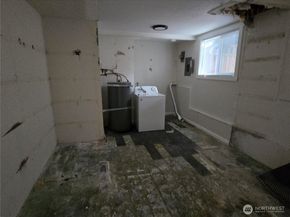 8405 24th Avenue SW, Seattle WA 98106