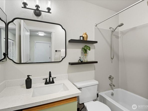 18150 73rd Avenue NE B306, Kenmore WA 98028