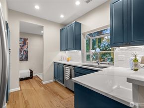 22619 4th Avenue W 102, Bothell WA 98021