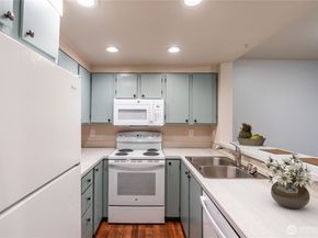 451 S 328th Street 10B, Federal Way WA 98003