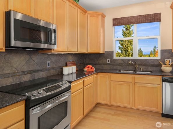 12429 243rd Place NE, Redmond WA 98053