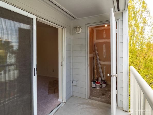 975 Aberdeen Avenue NE B304, Renton WA 98056
