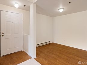 975 Aberdeen Avenue NE B304, Renton WA 98056