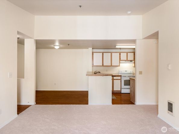 975 Aberdeen Avenue NE B304, Renton WA 98056