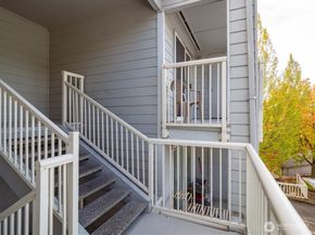 975 Aberdeen Avenue NE B304, Renton WA 98056