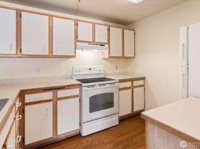 975 Aberdeen Avenue NE B304, Renton WA 98056