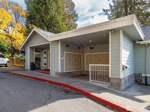 975 Aberdeen Avenue NE B304, Renton WA 98056