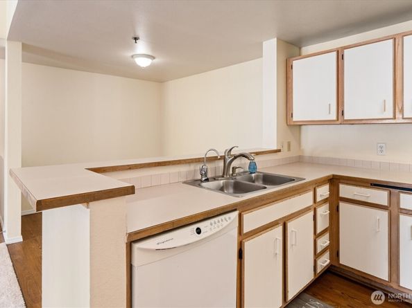 975 Aberdeen Avenue NE B304, Renton WA 98056