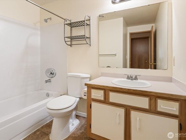 975 Aberdeen Avenue NE B304, Renton WA 98056