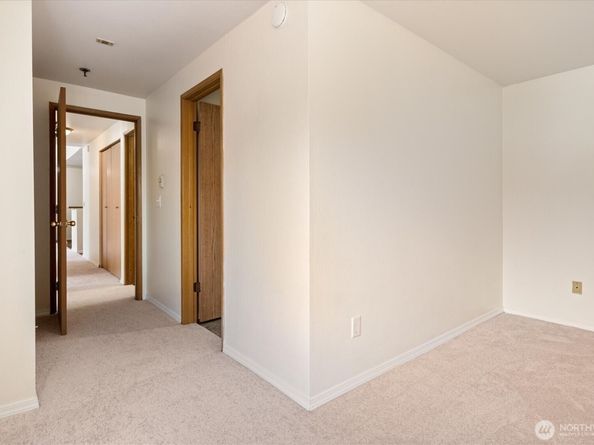 975 Aberdeen Avenue NE B304, Renton WA 98056