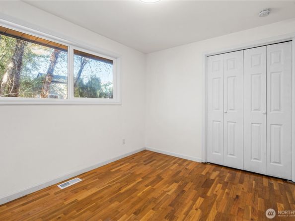 959 Hoquiam Avenue NE, Renton WA 98059