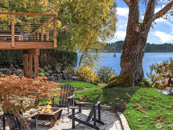 4205 Pleasant Beach Drive NE, Bainbridge Island WA 98110
