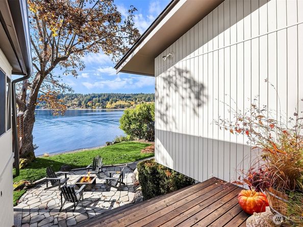 4205 Pleasant Beach Drive NE, Bainbridge Island WA 98110