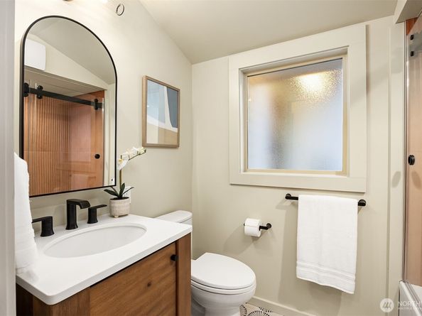 4205 Pleasant Beach Drive NE, Bainbridge Island WA 98110