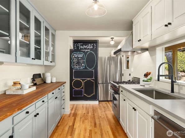 4205 Pleasant Beach Drive NE, Bainbridge Island WA 98110
