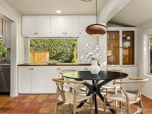 4205 Pleasant Beach Drive NE, Bainbridge Island WA 98110