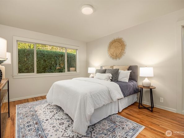 4205 Pleasant Beach Drive NE, Bainbridge Island WA 98110
