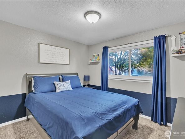31212 9th Avenue S, Federal Way WA 98003