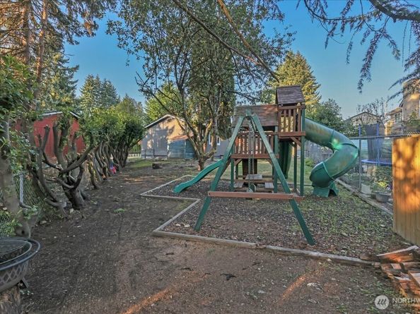 31212 9th Avenue S, Federal Way WA 98003