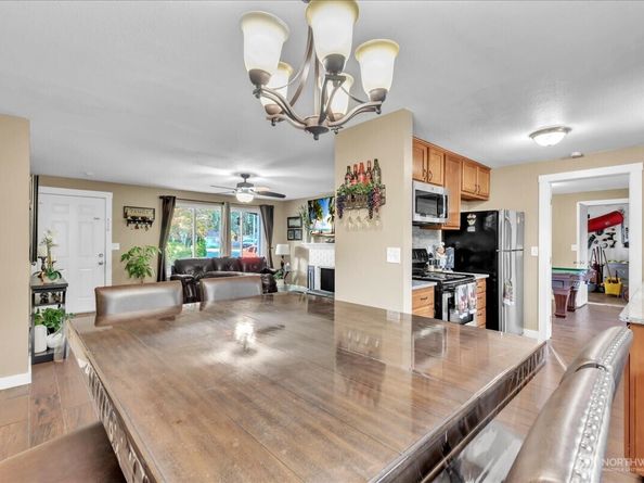 31212 9th Avenue S, Federal Way WA 98003
