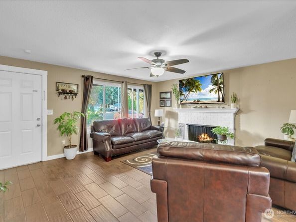 31212 9th Avenue S, Federal Way WA 98003