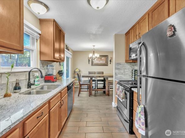 31212 9th Avenue S, Federal Way WA 98003