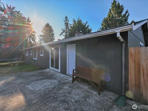 31212 9th Avenue S, Federal Way WA 98003