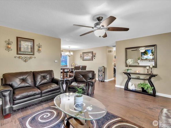 31212 9th Avenue S, Federal Way WA 98003