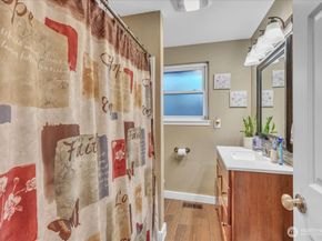 31212 9th Avenue S, Federal Way WA 98003