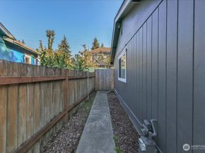 31212 9th Avenue S, Federal Way WA 98003
