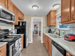 31212 9th Avenue S, Federal Way WA 98003