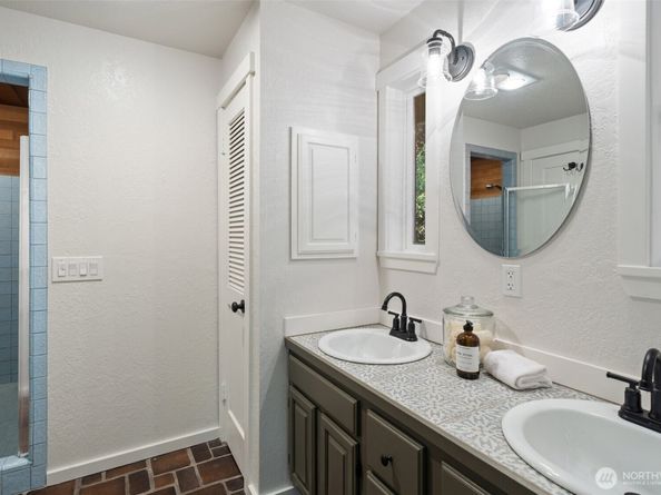 14855 Phelps Road NE, Bainbridge Island WA 98110