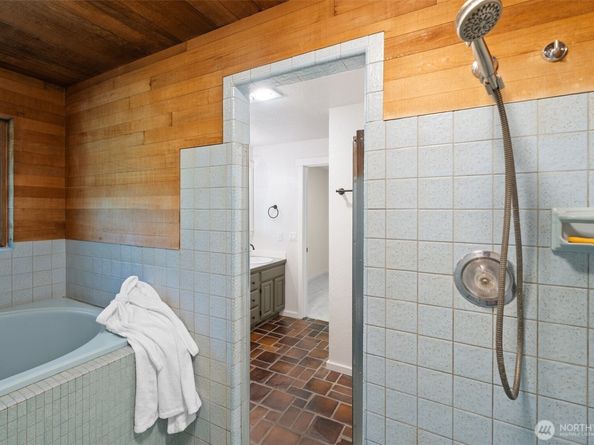 14855 Phelps Road NE, Bainbridge Island WA 98110