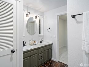 14855 Phelps Road NE, Bainbridge Island WA 98110