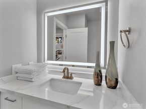 3131 112Th Avenue SE, Bellevue WA 98004