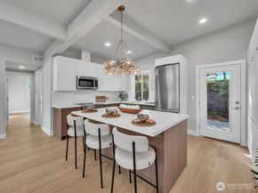 3131 112Th Avenue SE, Bellevue WA 98004