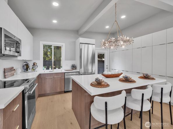 3131 112Th Avenue SE, Bellevue WA 98004