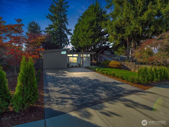 3131 112Th Avenue SE, Bellevue WA 98004