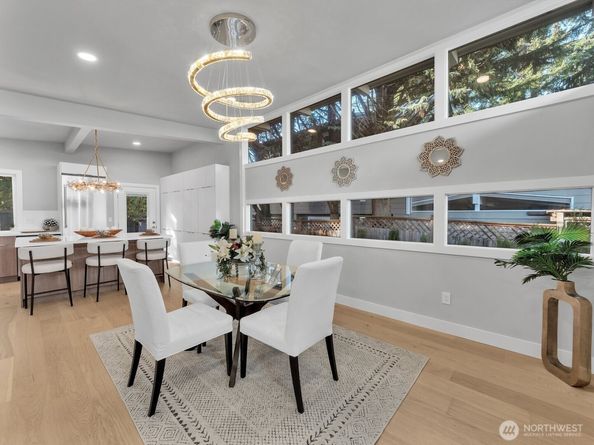 3131 112Th Avenue SE, Bellevue WA 98004
