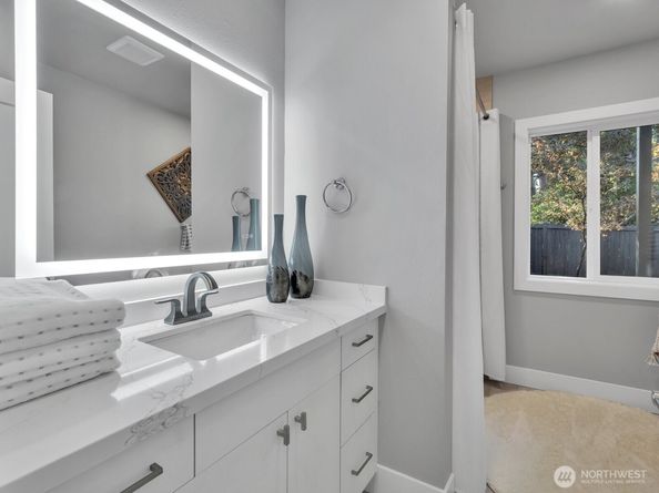 3131 112Th Avenue SE, Bellevue WA 98004