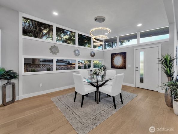 3131 112Th Avenue SE, Bellevue WA 98004