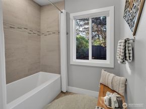 3131 112Th Avenue SE, Bellevue WA 98004