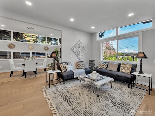 3131 112Th Avenue SE, Bellevue WA 98004