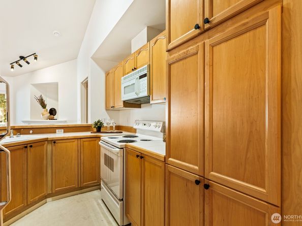 17204 123rd Place NE N304, Bothell WA 98012
