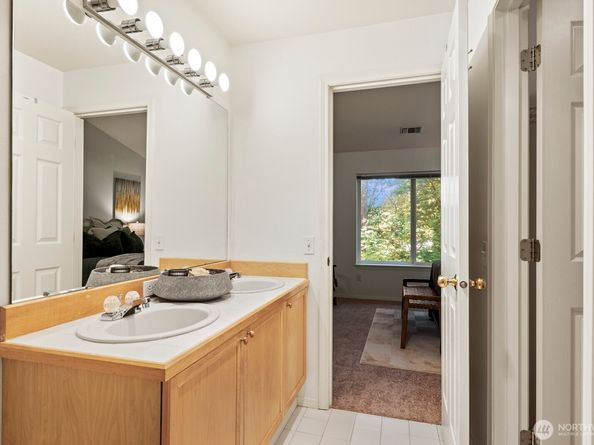 17204 123rd Place NE N304, Bothell WA 98012