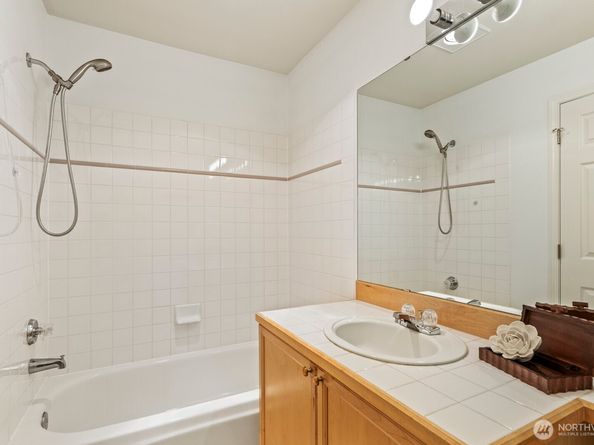 17204 123rd Place NE N304, Bothell WA 98012