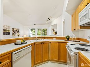 17204 123rd Place NE N304, Bothell WA 98012